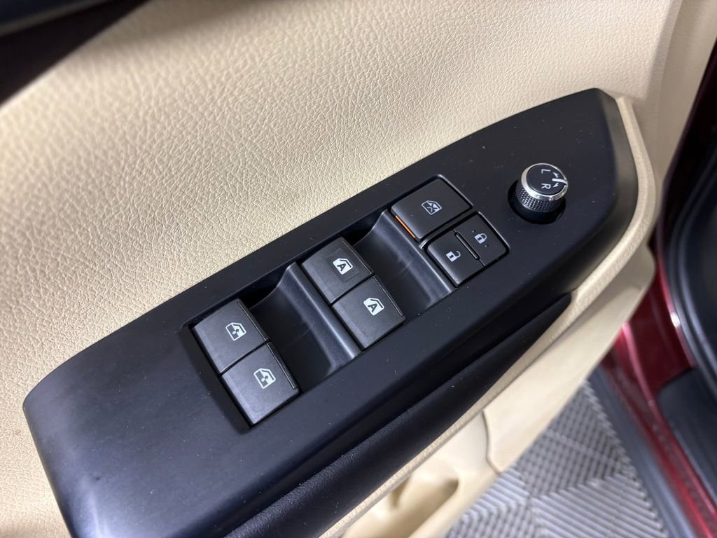 Used 2018 Toyota Highlander XLE AWD/4WD image 13