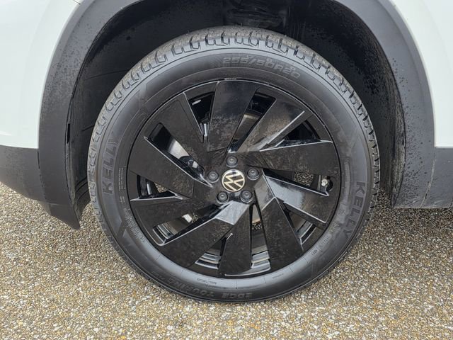 Used 2024 Volkswagen Atlas SE w/ Black Wheel Package image 30