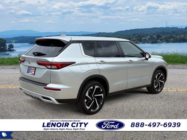 Used 2023 Mitsubishi Outlander SE FWD image 3