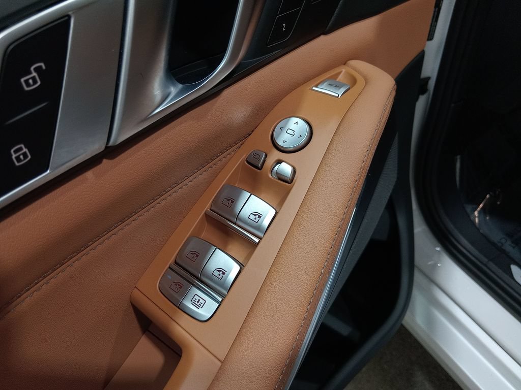 Used 2024 BMW X7 xDrive40i w/ Premium Package AWD/4WD image 19