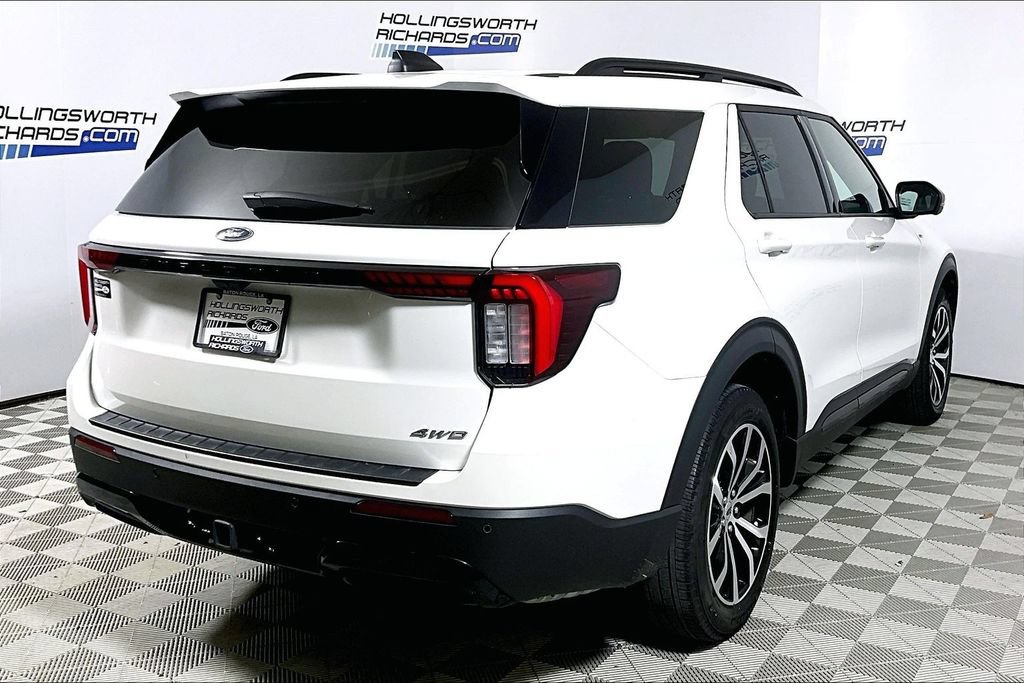 Certified 2025 Ford Explorer ST-Line AWD/4WD image 9