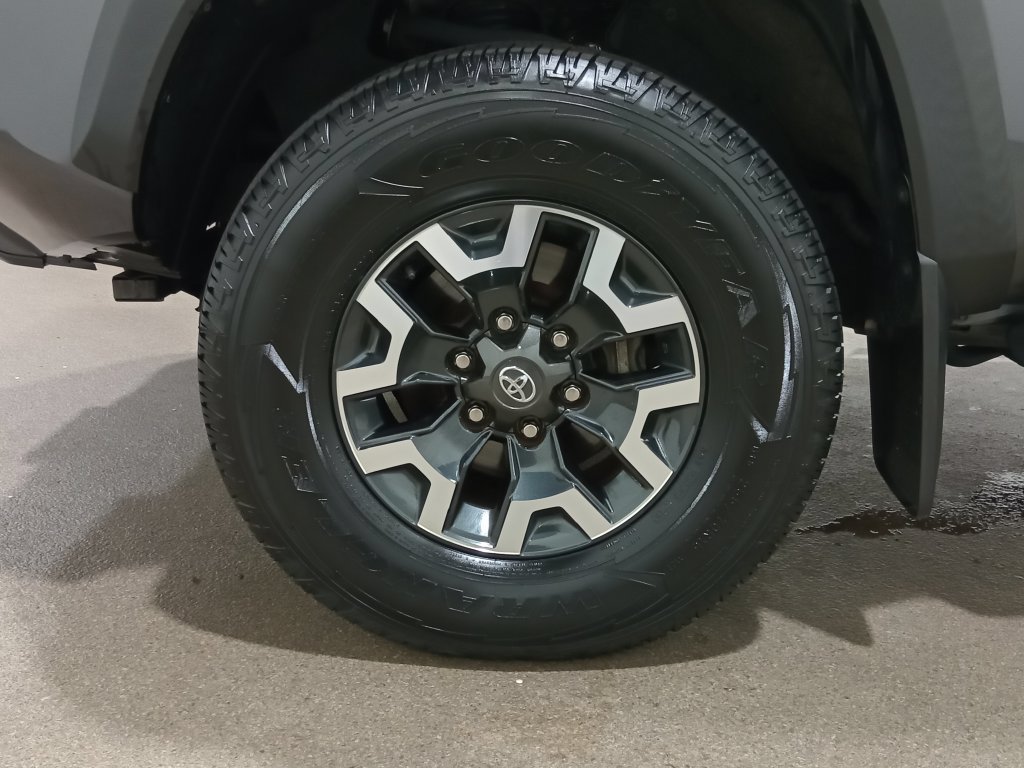 Used 2022 Toyota Tacoma TRD Off-Road AWD/4WD image 13