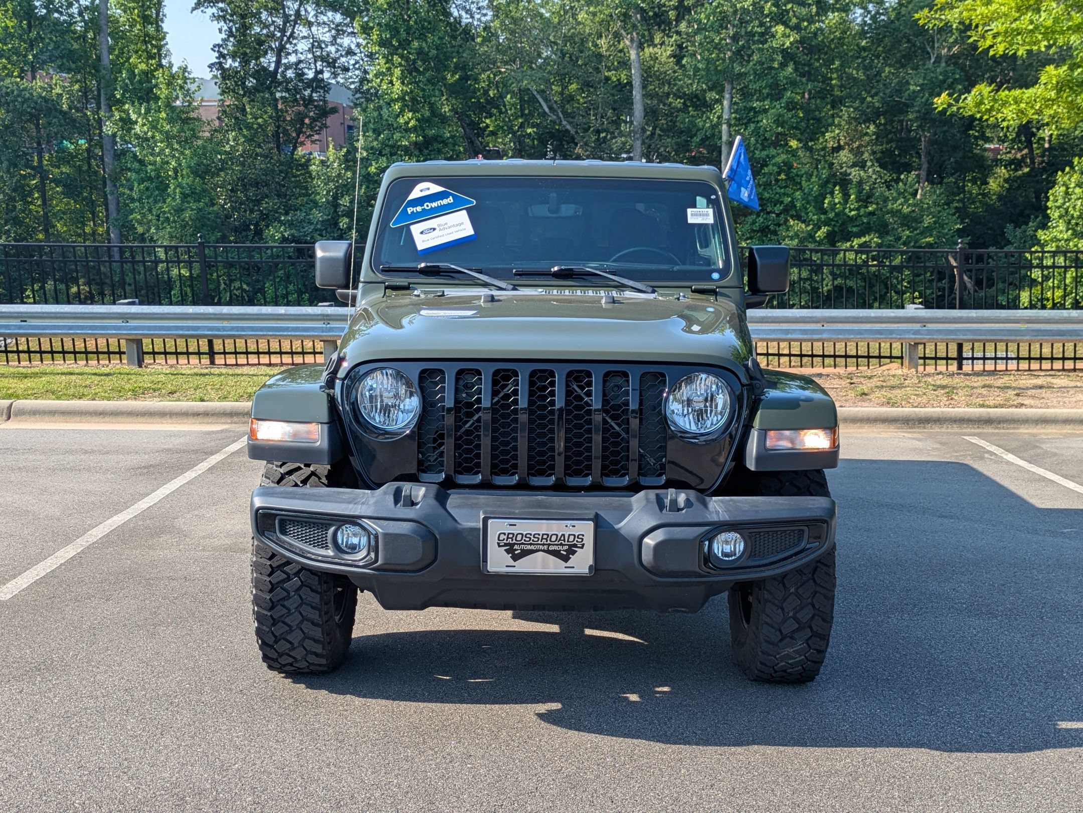 Used 2021 Jeep Gladiator Sport AWD/4WD image 9