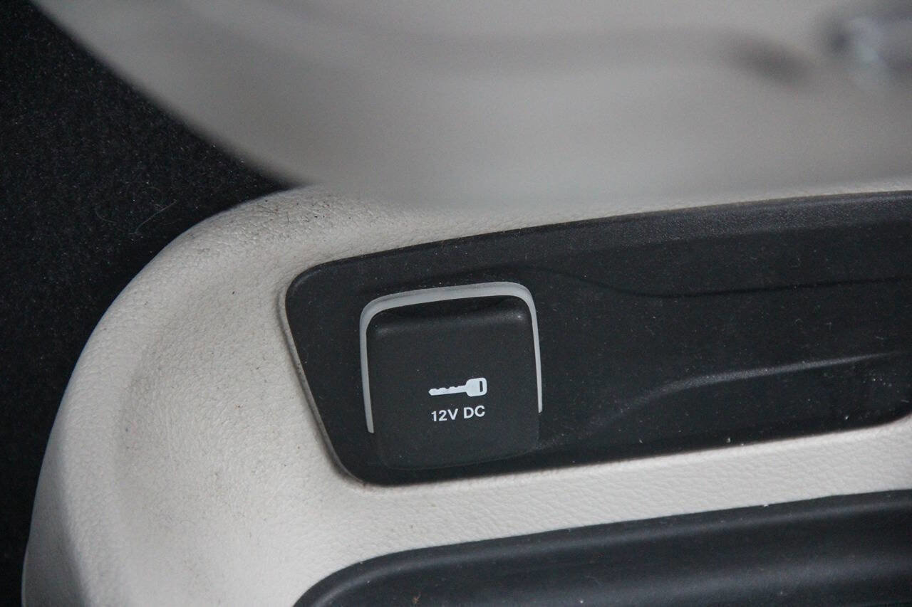 Used 2024 Chrysler Pacifica Touring-L FWD image 42