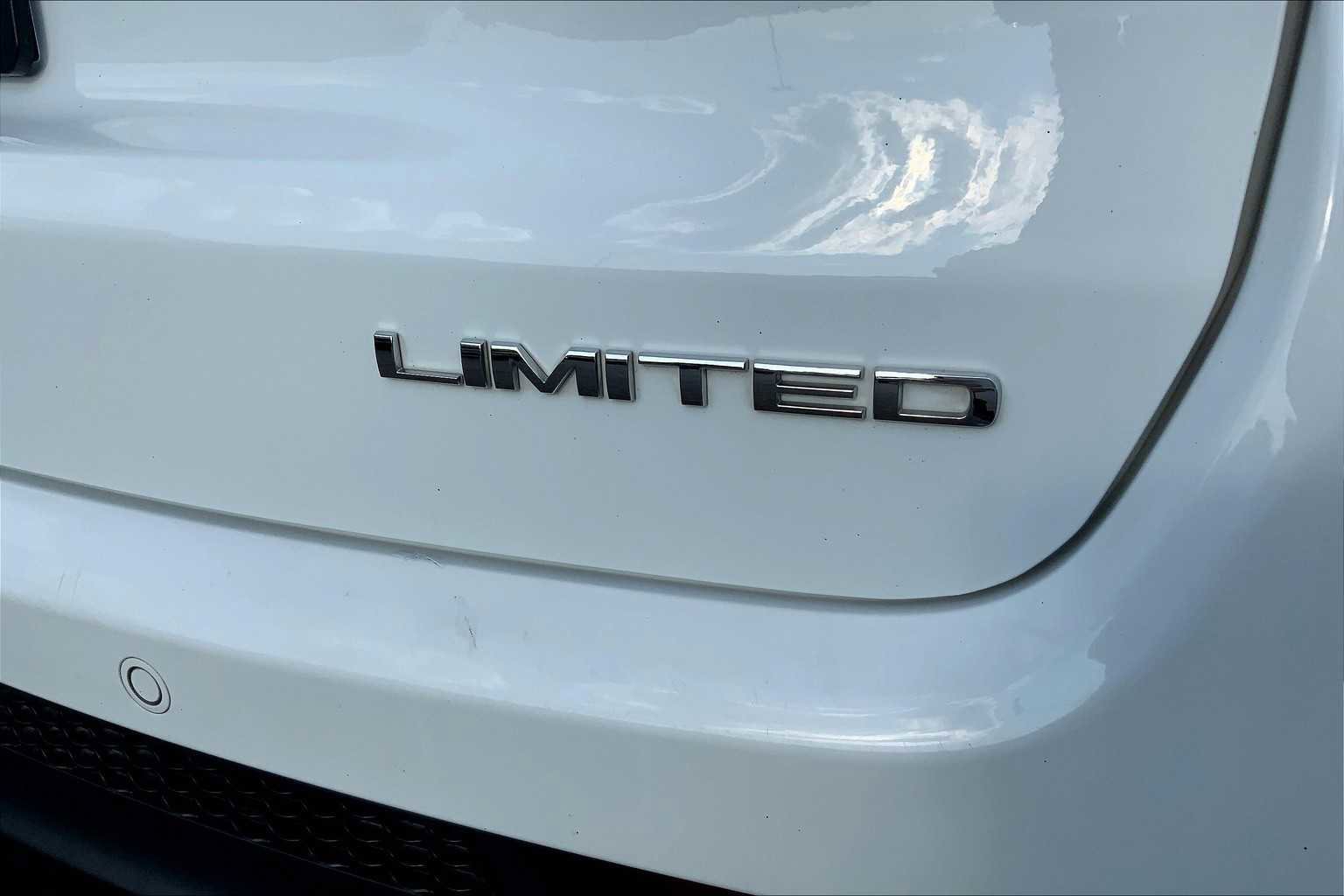 Used 2023 Jeep Compass Limited image 11