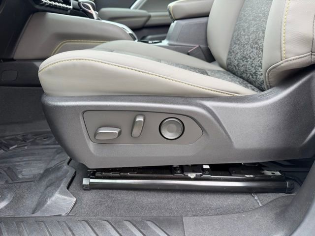 Used 2024 Chevrolet Colorado ZR2 w/ Technology Package image 9