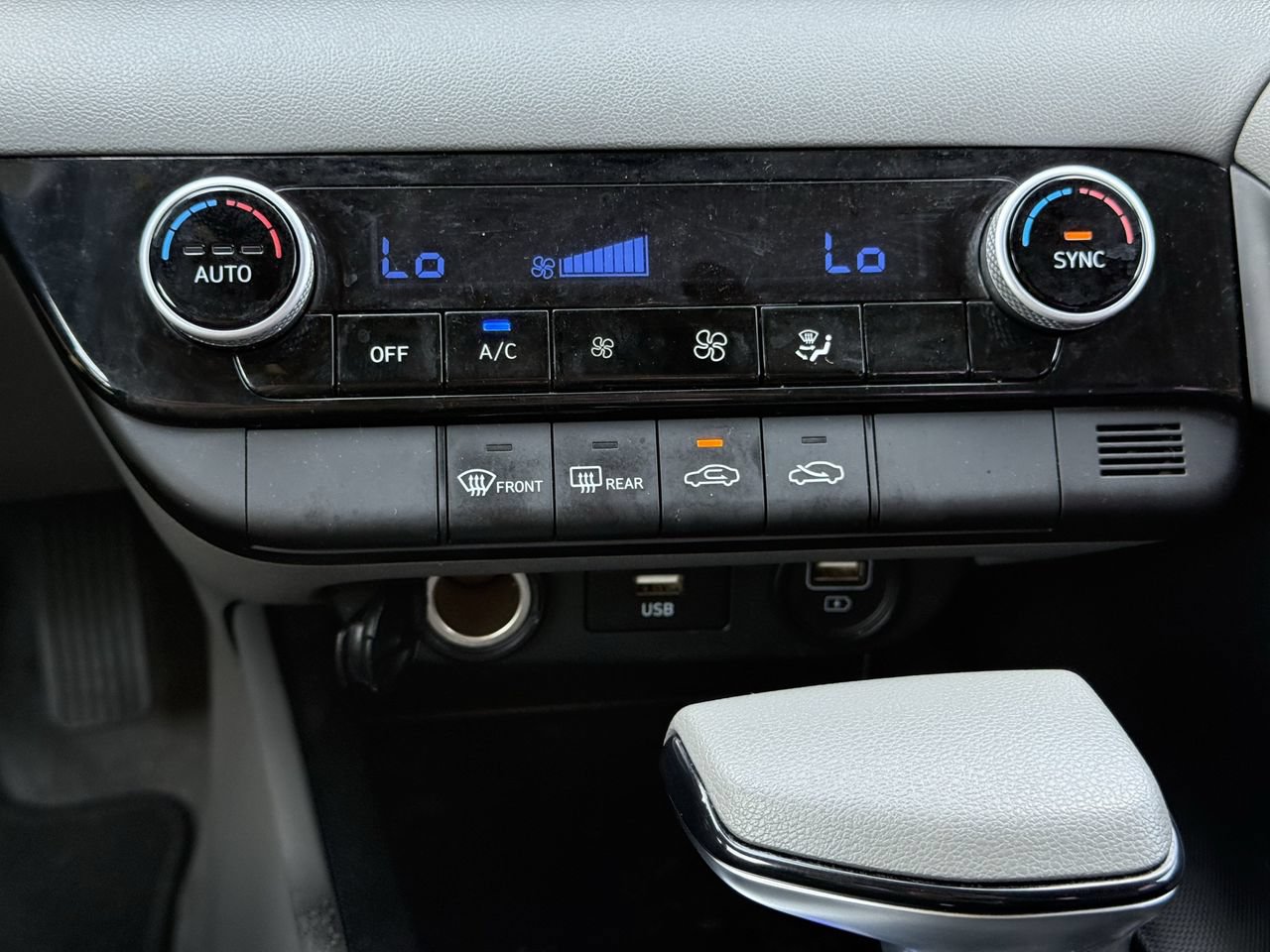 Used 2023 Hyundai Elantra SEL FWD image 19