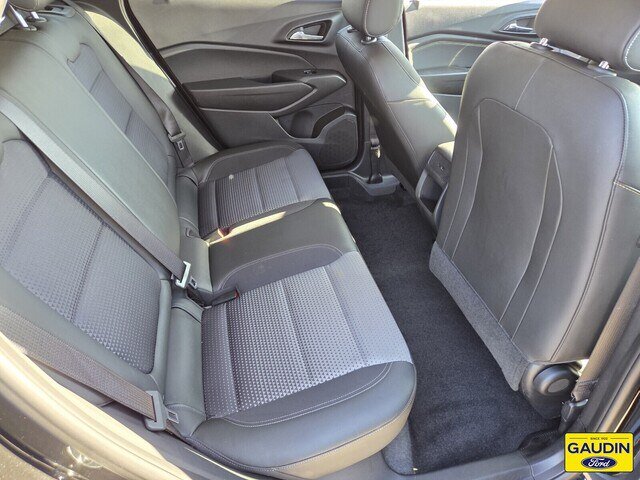 Used 2025 Chevrolet Trax LT FWD image 15