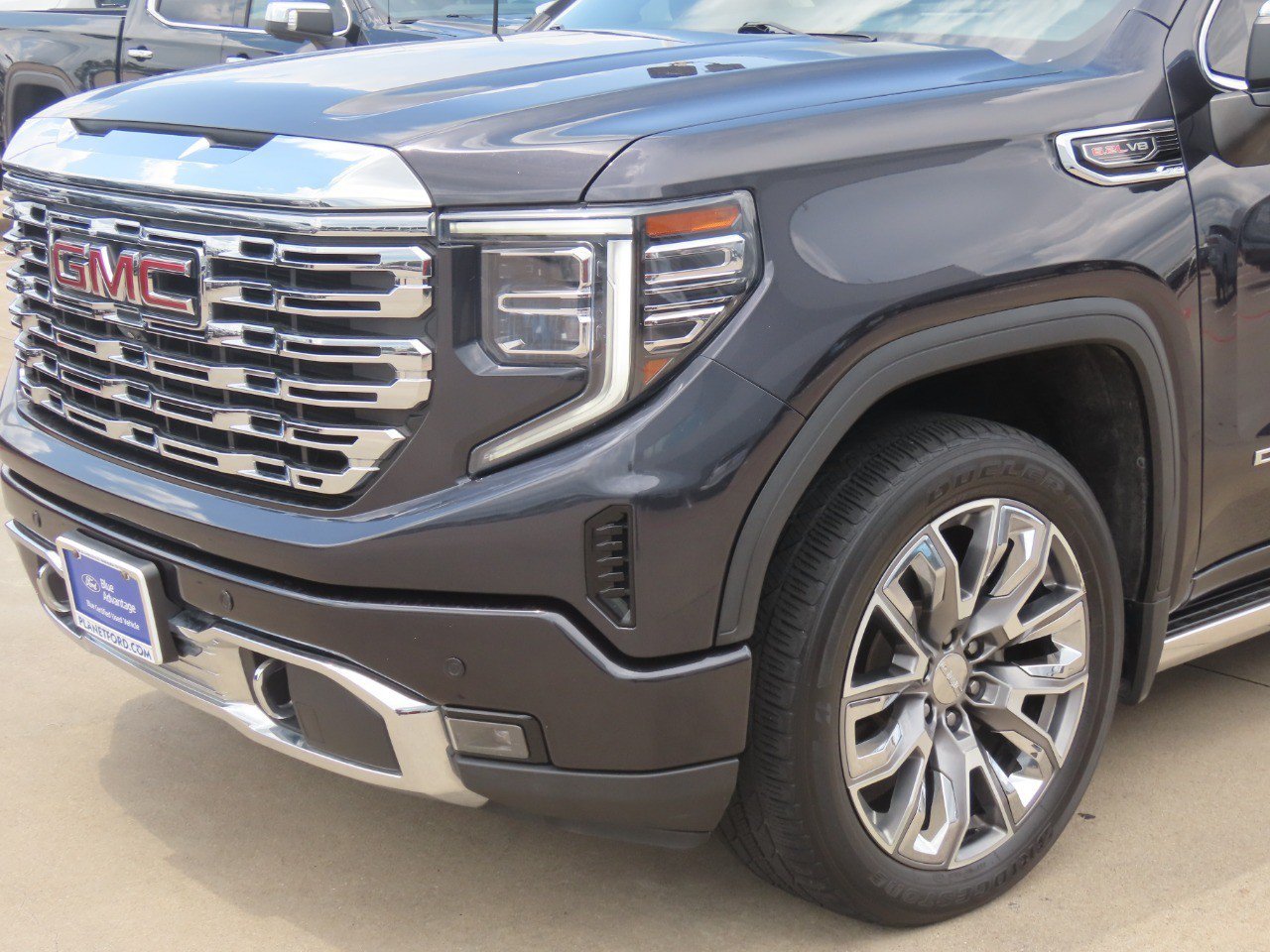 Used 2023 GMC Sierra 1500 Denali w/ Denali Reserve Package AWD/4WD image 3