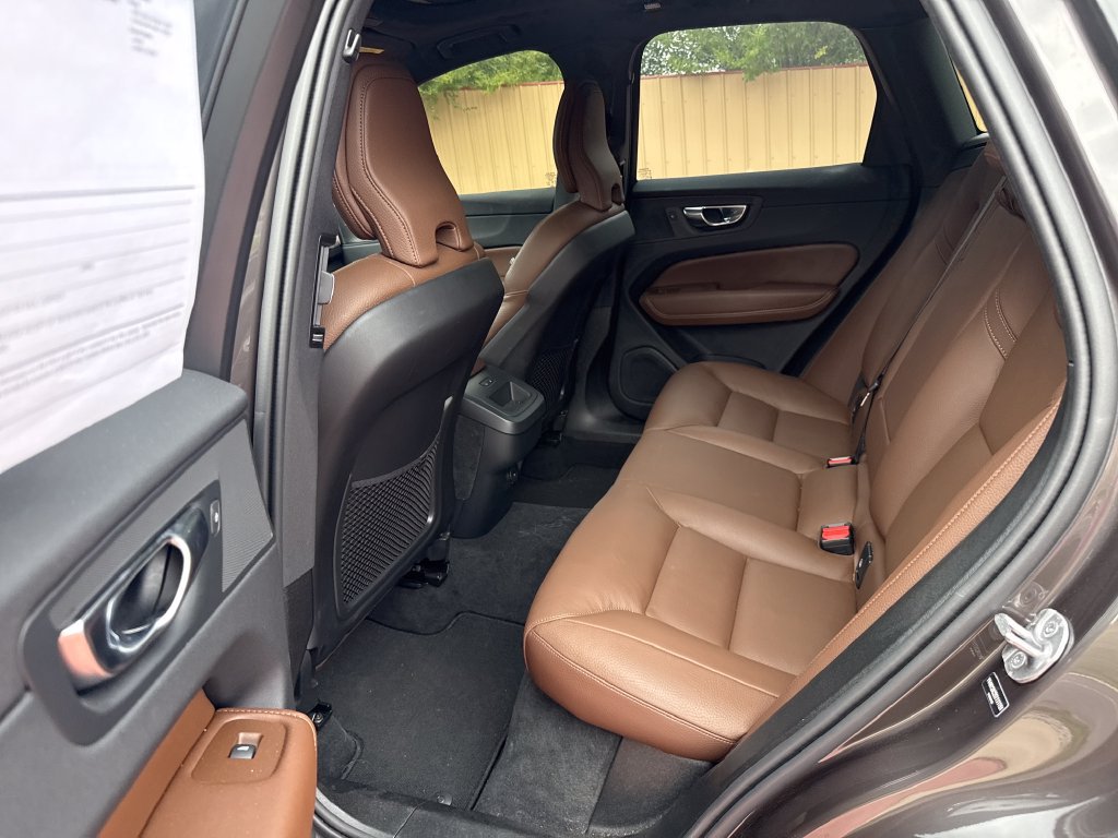 Used 2025 Volvo XC60 B5 Plus w/ Protection Package Premier AWD/4WD image 17