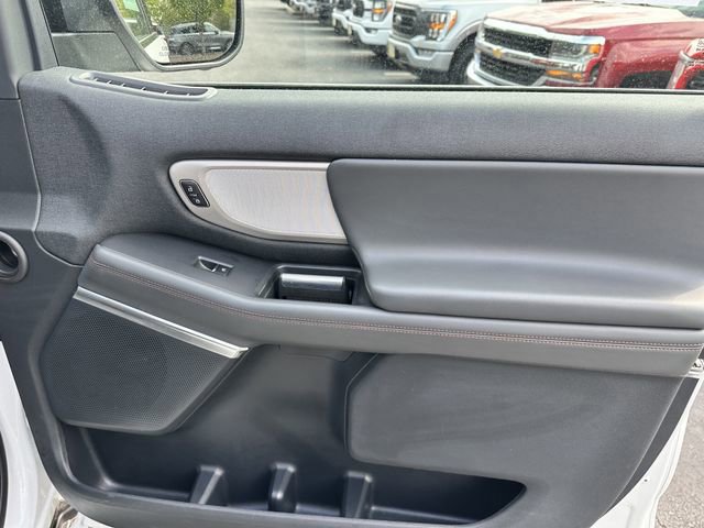 Certified 2025 Ford Expedition Active AWD/4WD image 35