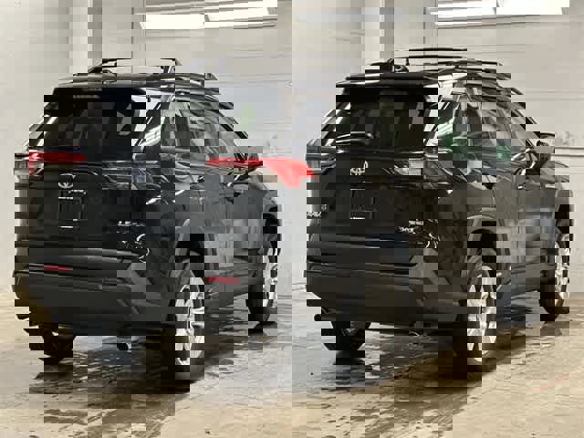 Used 2021 Toyota RAV4 LE image 5