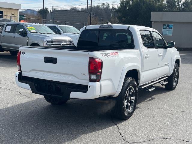 Used 2019 Toyota Tacoma TRD Sport image 3
