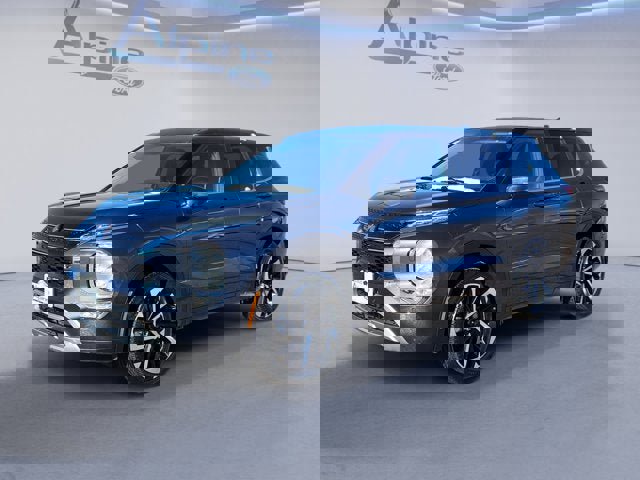 Used 2024 Mitsubishi Outlander SE image 1