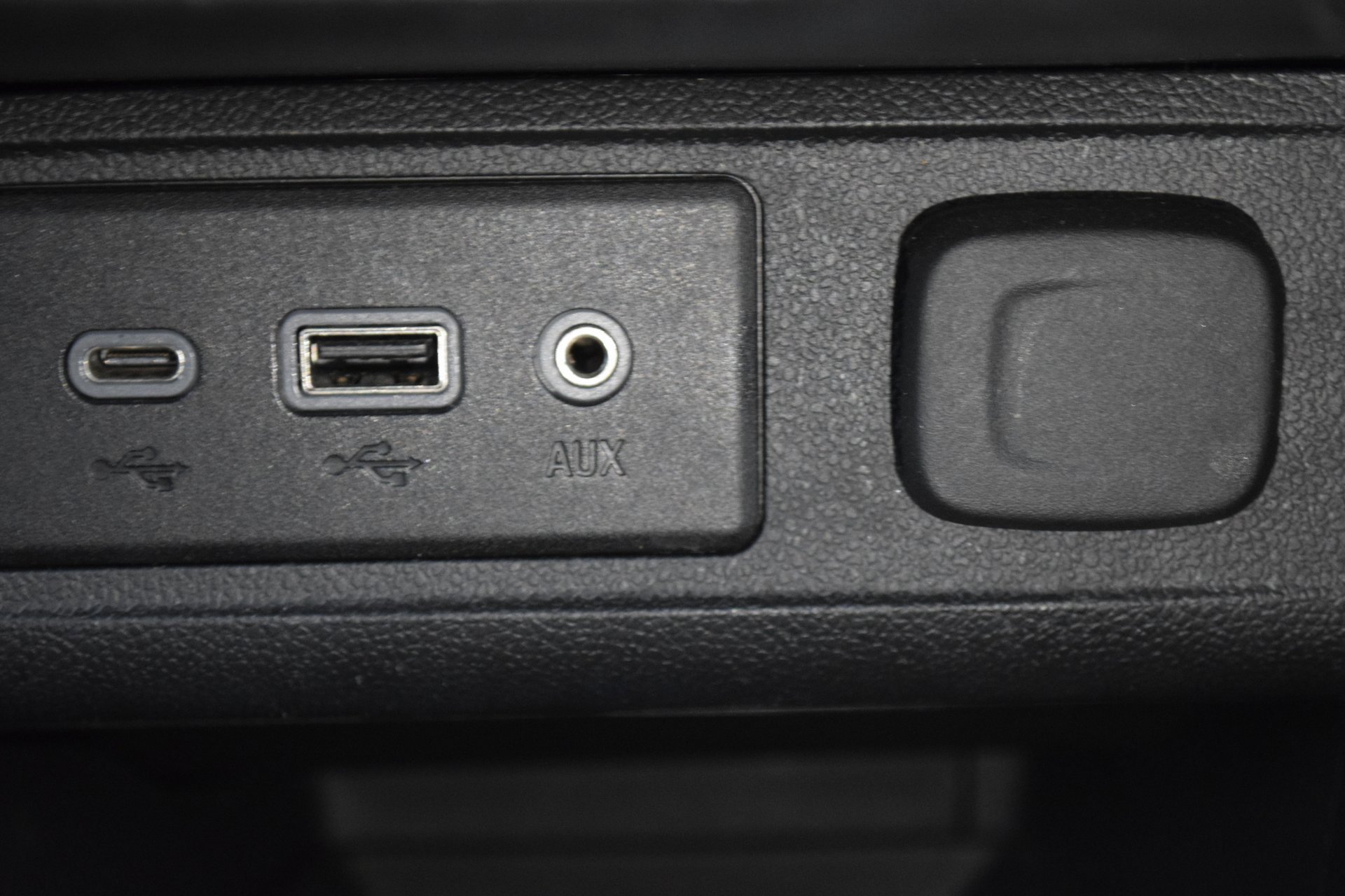 Used 2023 Buick Encore GX Select w/ Sport Touring Package image 17