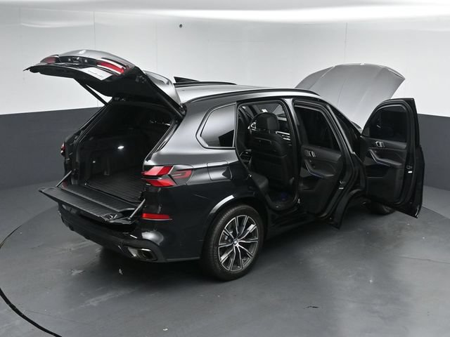 Used 2025 BMW X5 xDrive40i w/ Executive Package AWD/4WD image 60