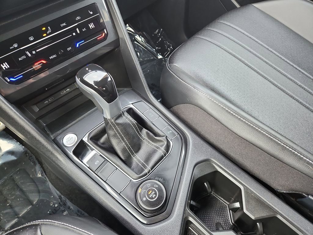 Used 2024 Volkswagen Tiguan SE R-Line image 31