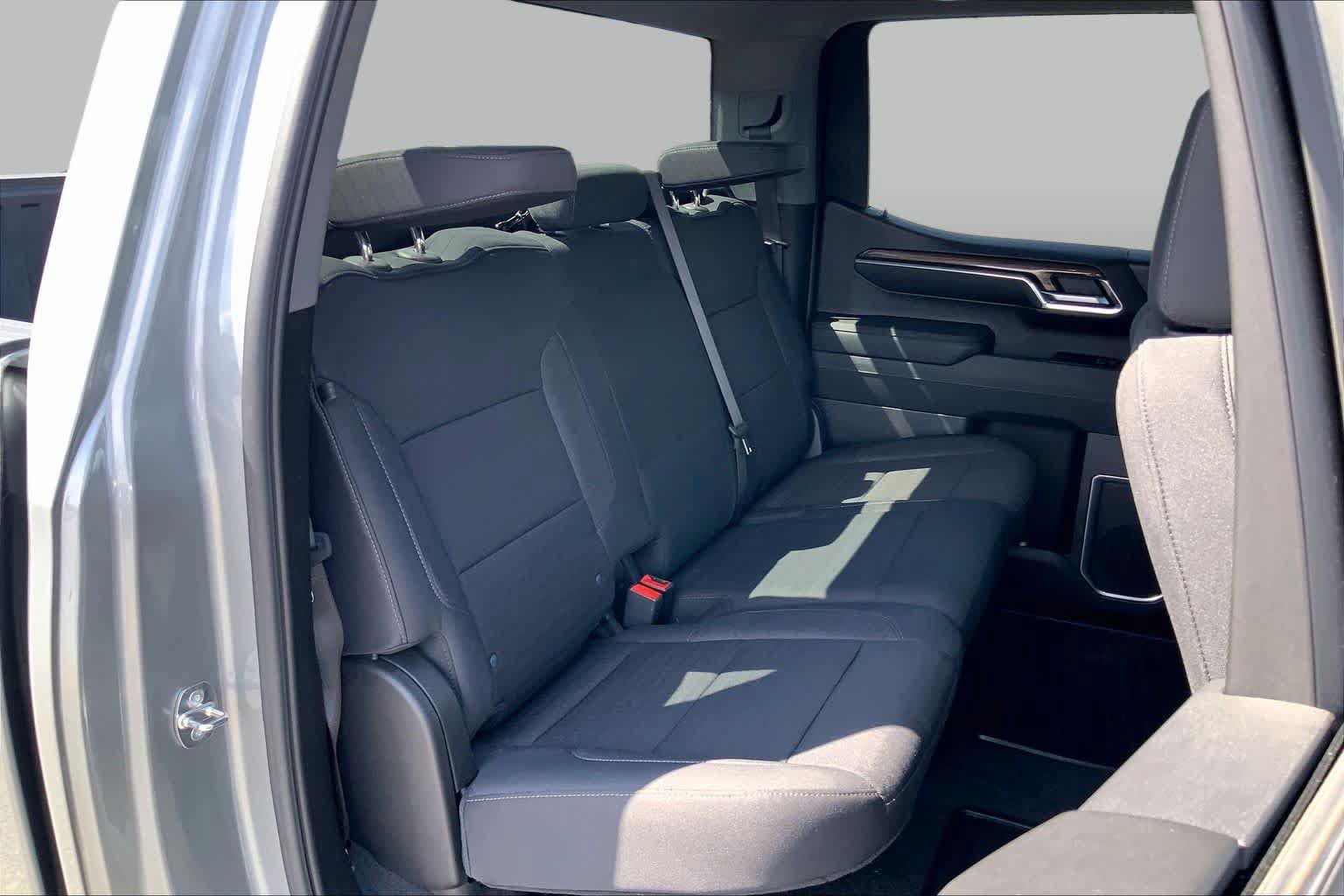 Used 2023 Chevrolet Silverado 1500 LT AWD/4WD image 17