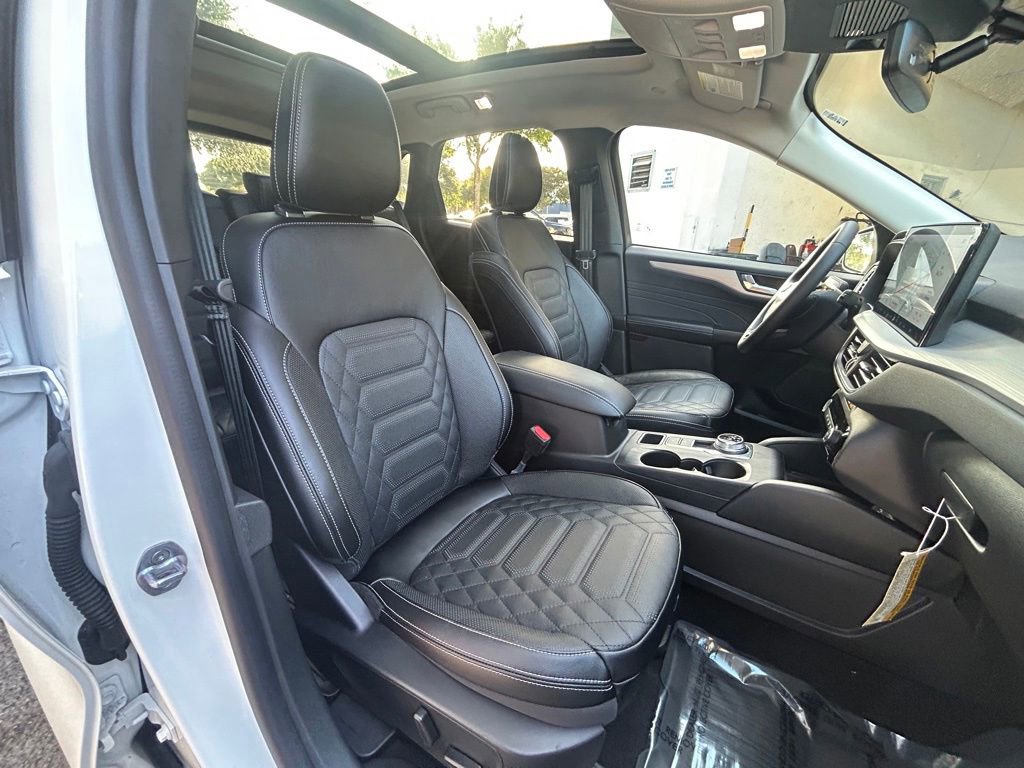 Certified 2024 Ford Escape SE w/ PHEV Premium Package FWD image 29