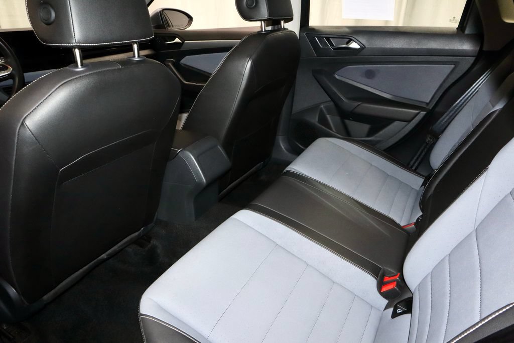 Used 2025 Volkswagen Jetta SE FWD image 21