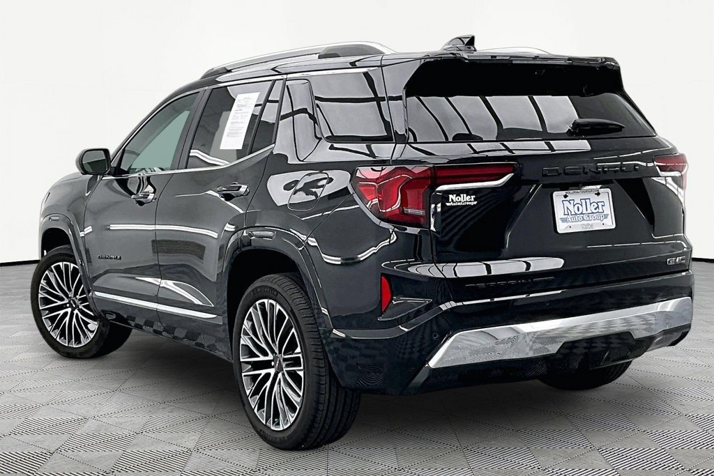 Used 2026 GMC Terrain Denali w/ LPO, Black Badging Package AWD/4WD image 13