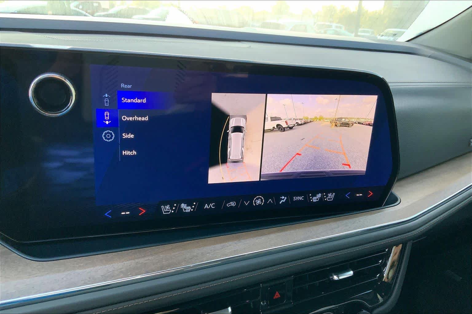 Used 2025 Chevrolet Tahoe High Country AWD/4WD image 28