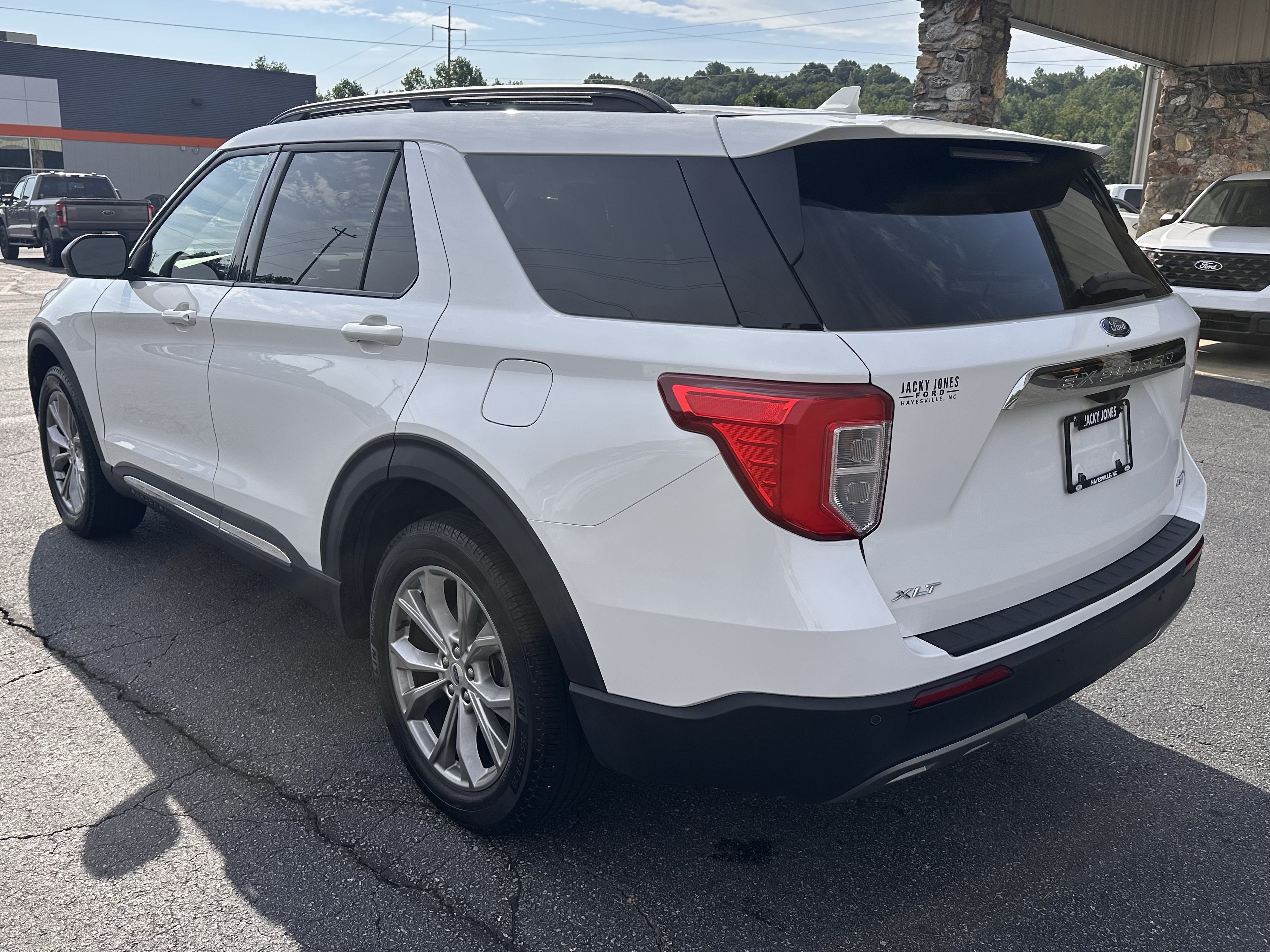 Certified 2023 Ford Explorer XLT w/ Equipment Group 202A AWD/4WD image 9