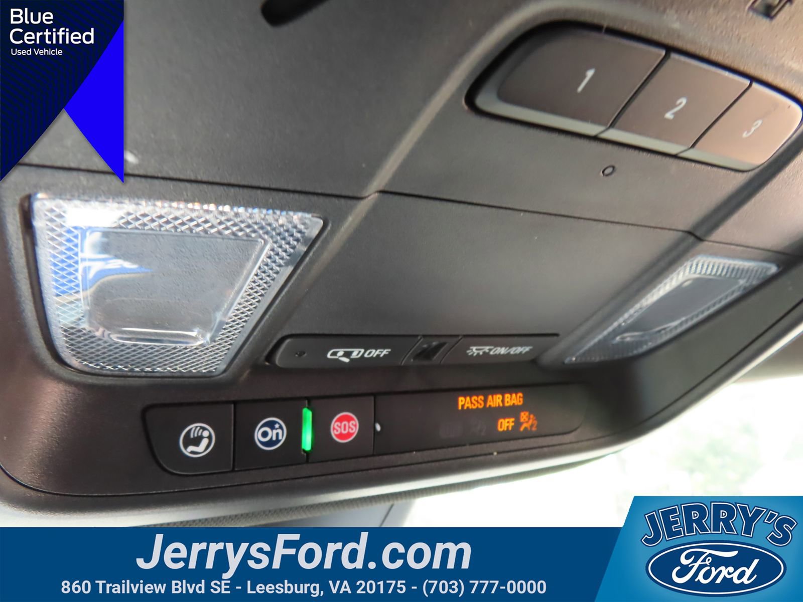 Used 2023 Chevrolet Traverse LT AWD/4WD image 3