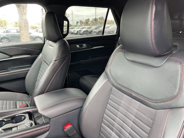 Certified 2025 Ford Explorer ST-Line w/ ST-Line Street Pack image 11