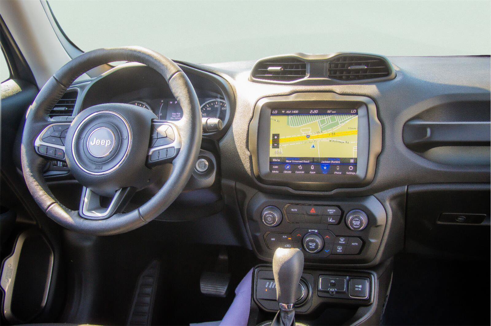 Used 2023 Jeep Renegade Latitude w/ Premium Group AWD/4WD image 5