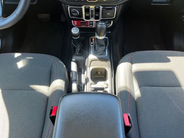 Used 2025 Jeep Wrangler Unlimited Rubicon AWD/4WD image 24