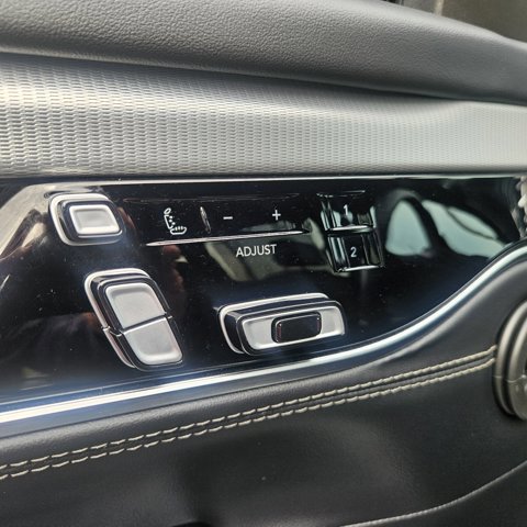 Used 2023 Jeep Grand Wagoneer 4WD w/ Flexible Seating Group image 17