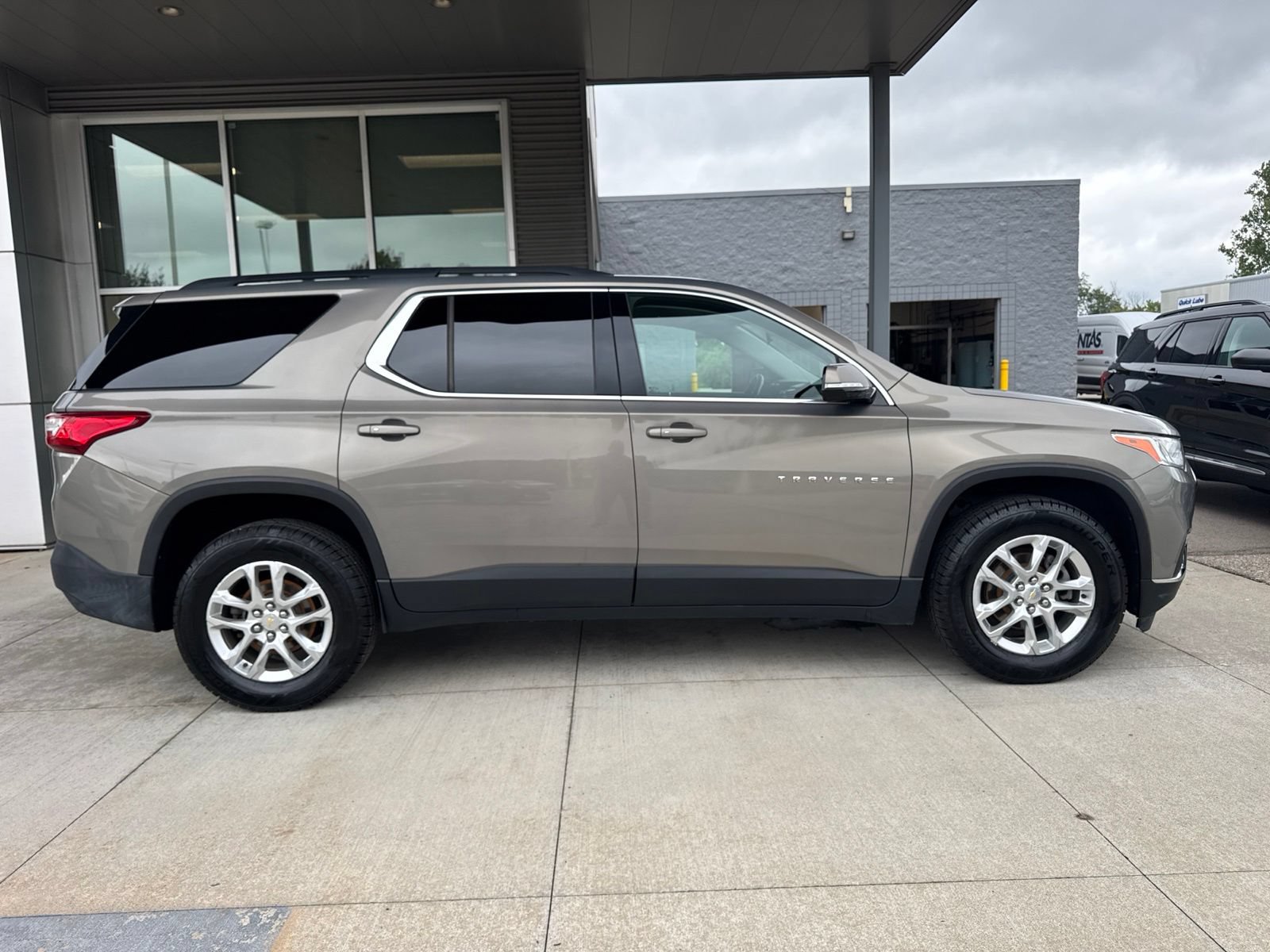 Used 2019 Chevrolet Traverse LT FWD image 9