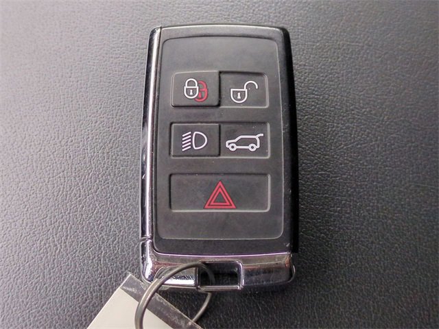 Used 2020 Jaguar E-PACE SE image 30