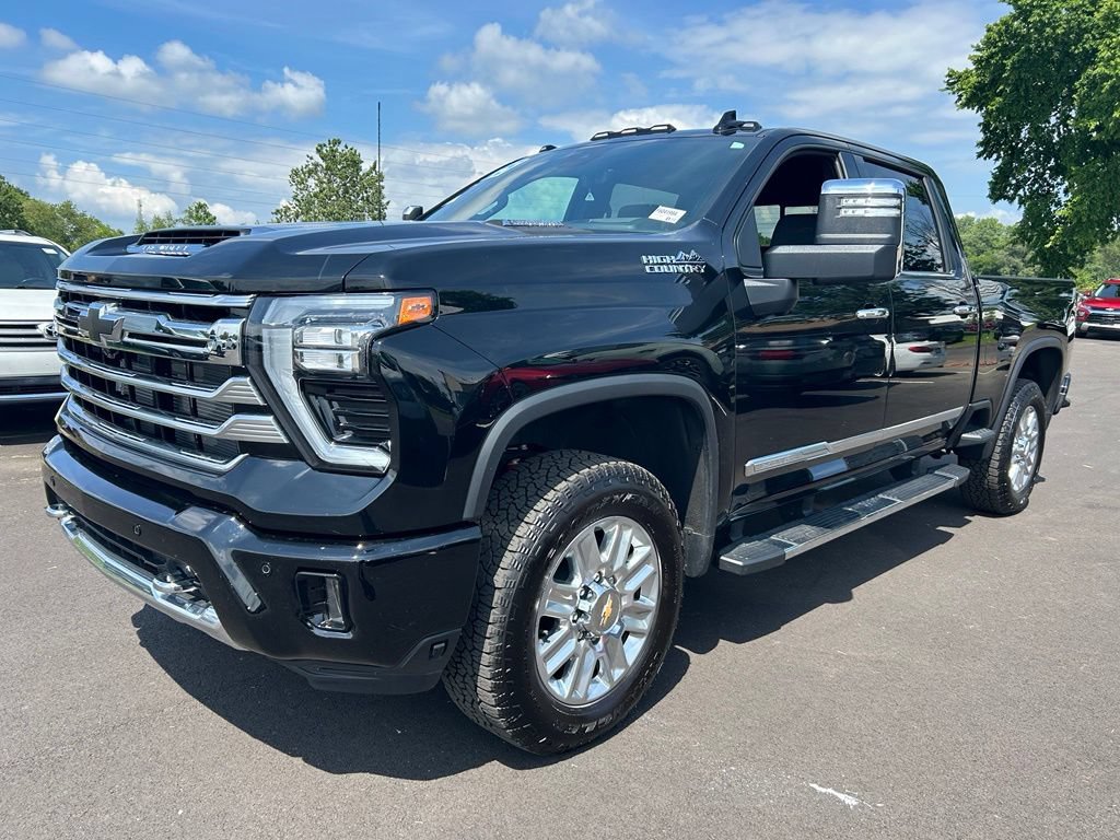 Used 2025 Chevrolet Silverado 2500 High Country w/ High Country Premium Package AWD/4WD image 4