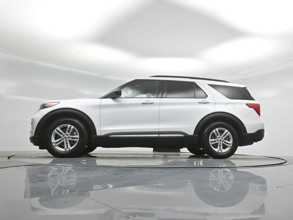 Certified 2021 Ford Explorer XLT RWD image 8