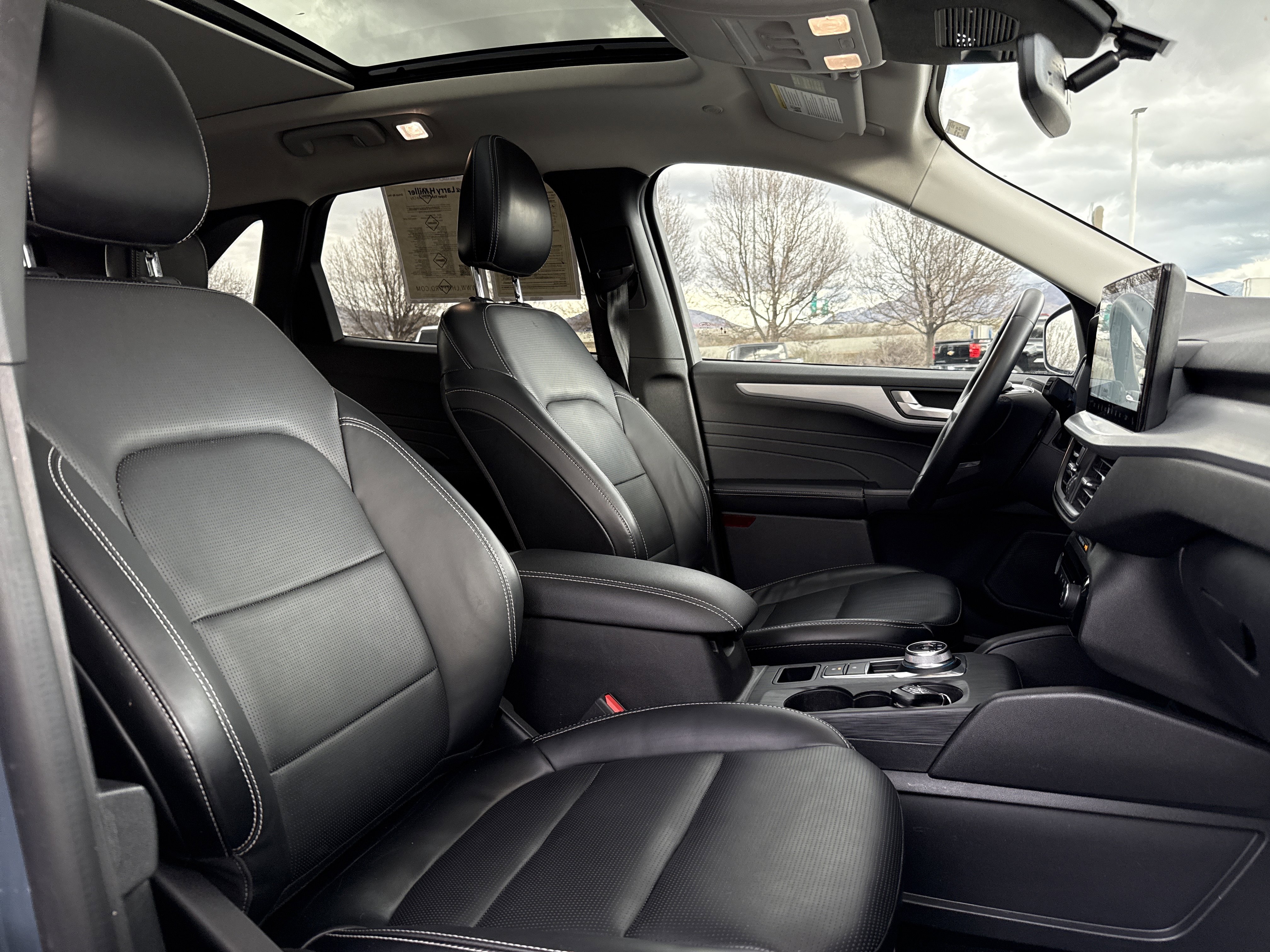 Certified 2024 Ford Escape Platinum w/ Class II Trailer Tow Package image 27