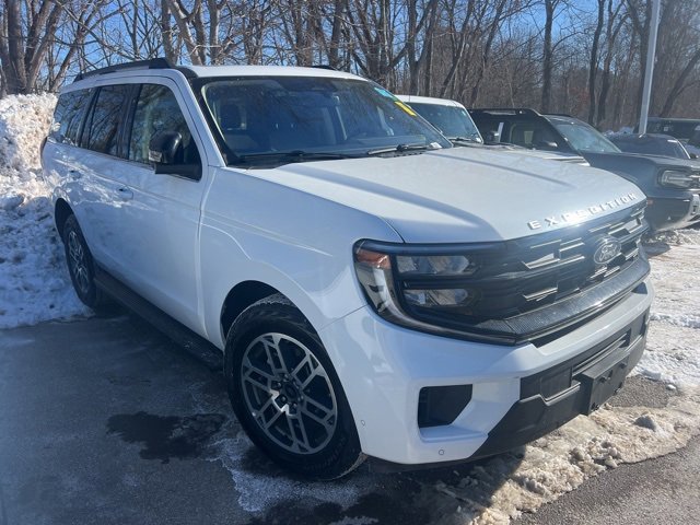 Certified 2025 Ford Expedition Active image 2