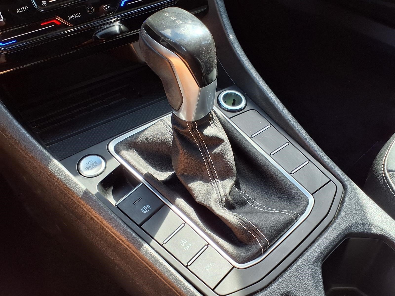 Used 2025 Volkswagen Jetta SE FWD image 19