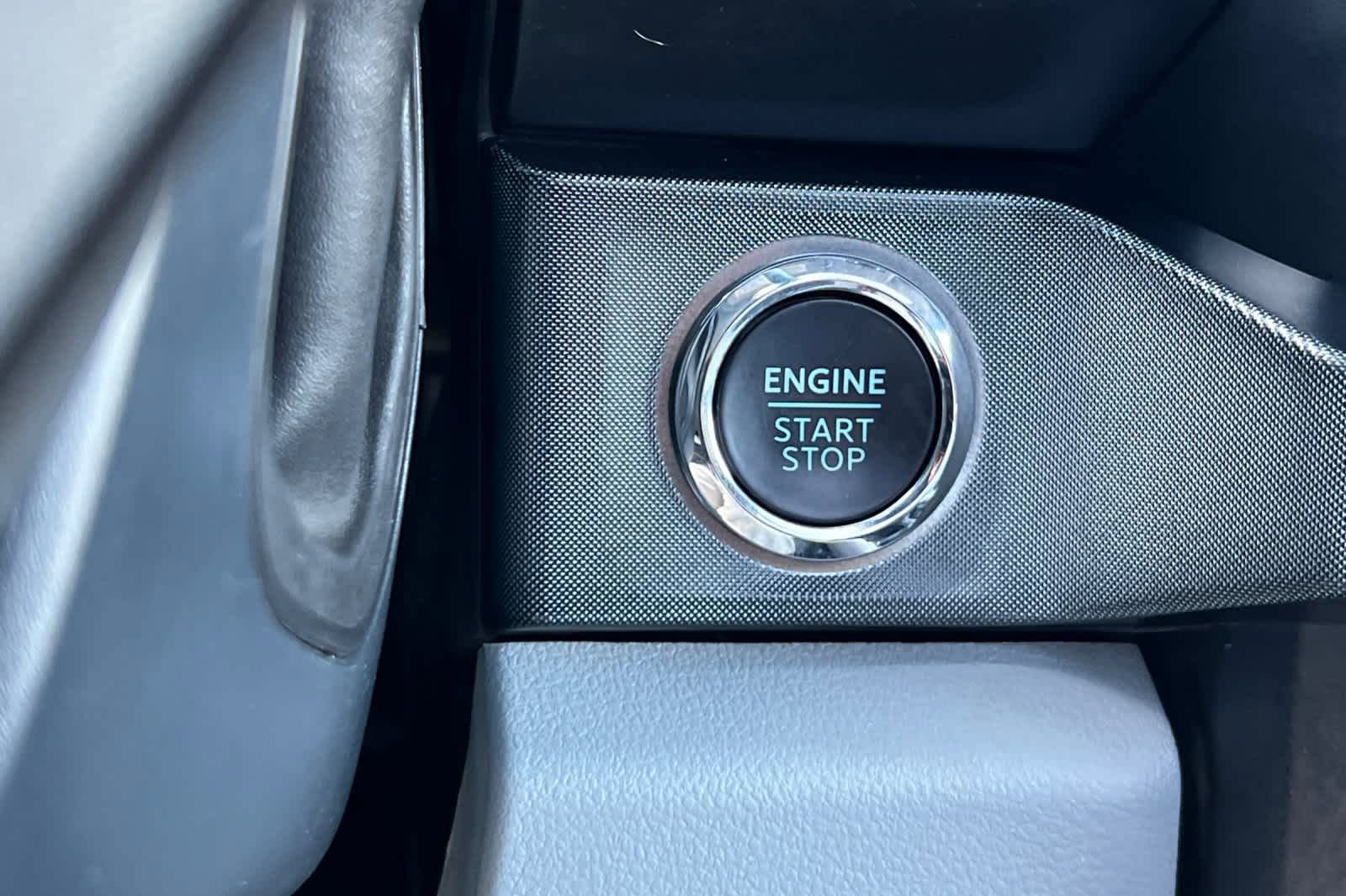 Certified 2024 Ford F250 Limited w/ FX4 Off-Road Package image 22