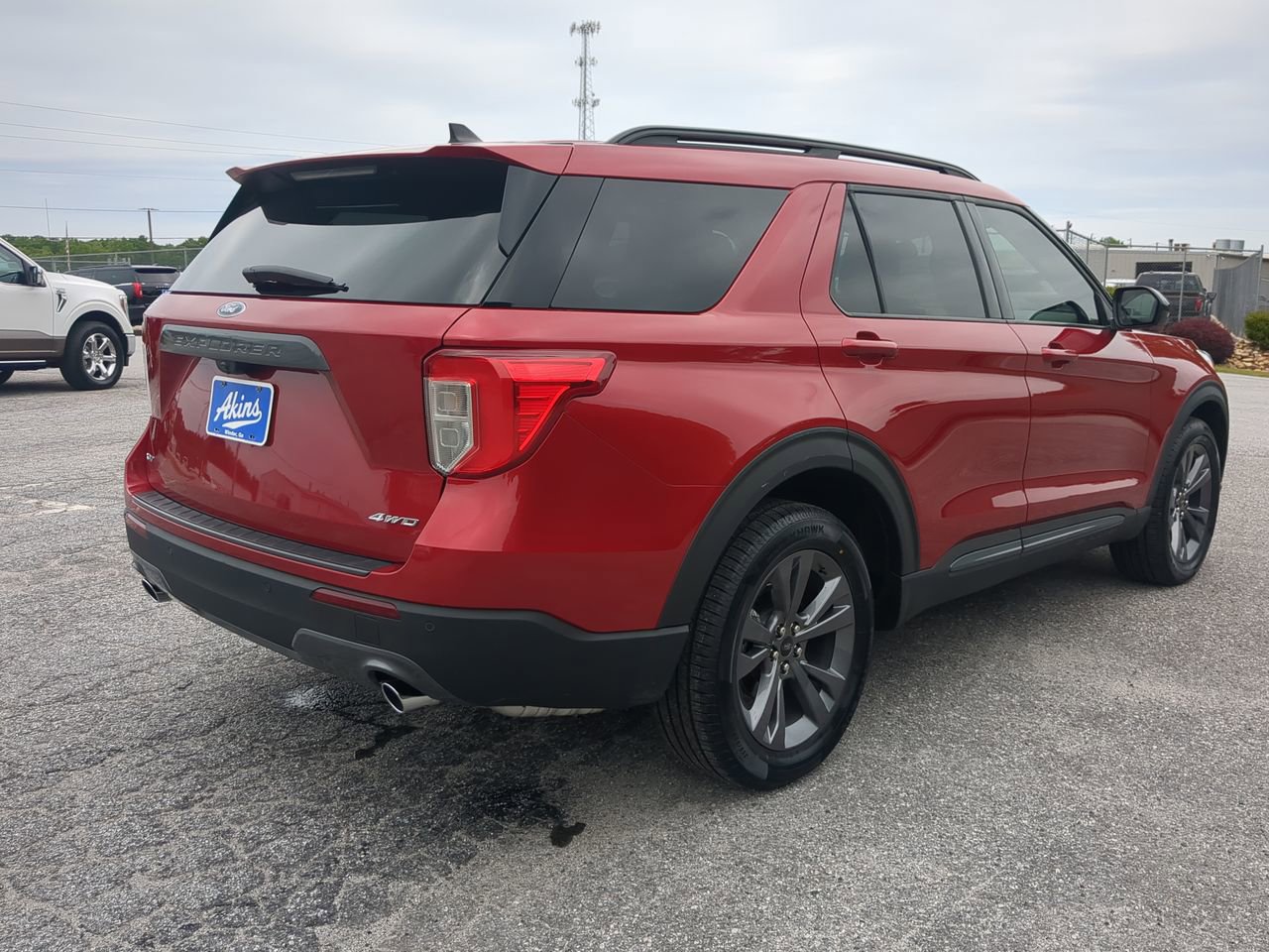 Certified 2022 Ford Explorer XLT w/ Equipment Group 202A AWD/4WD image 3