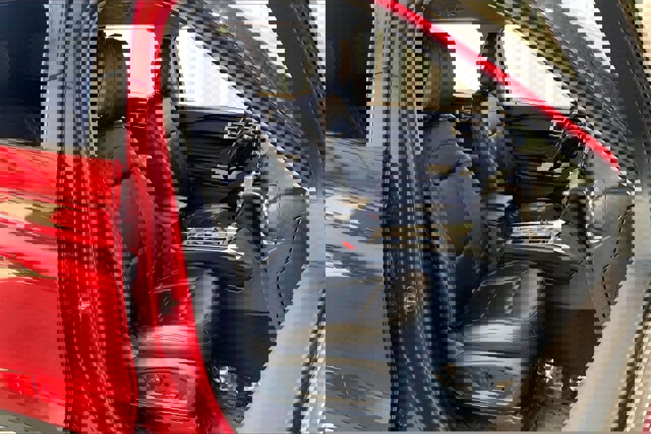 Certified 2022 Ford Explorer XLT w/ Equipment Group 202A image 6