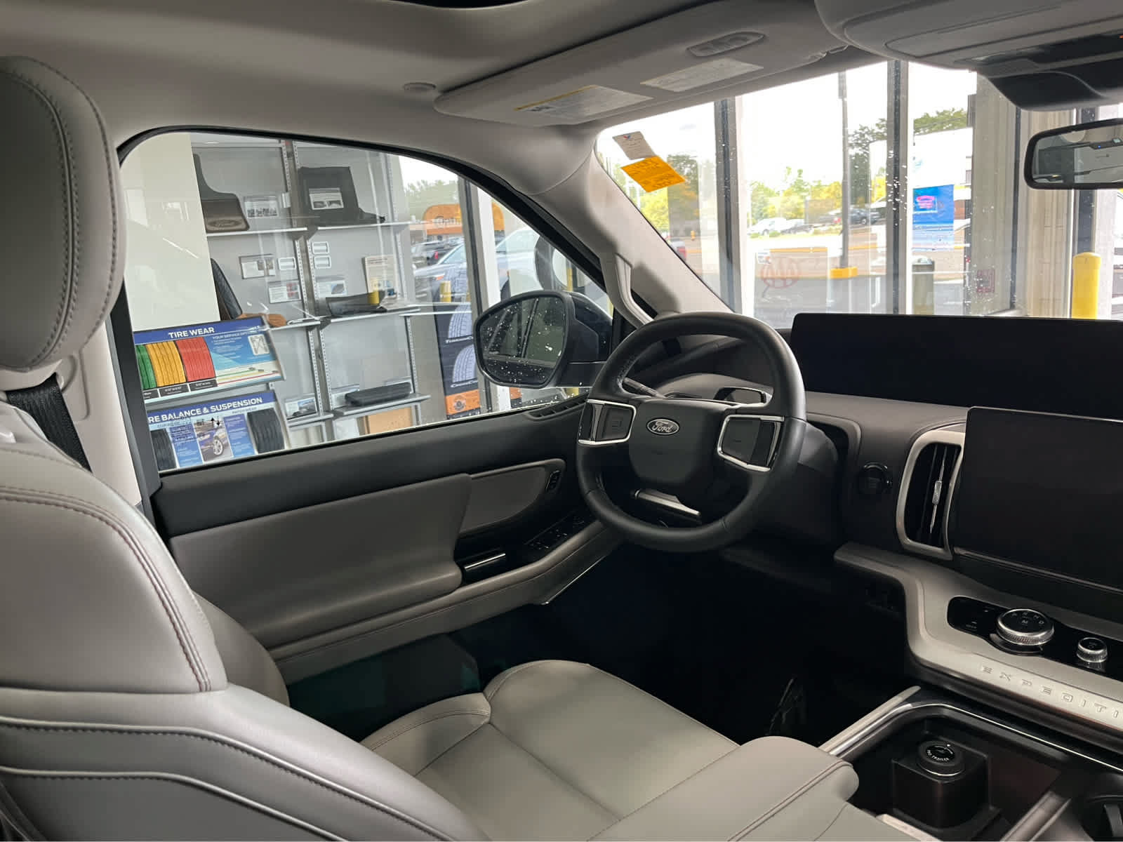 Certified 2025 Ford Expedition Active AWD/4WD image 17