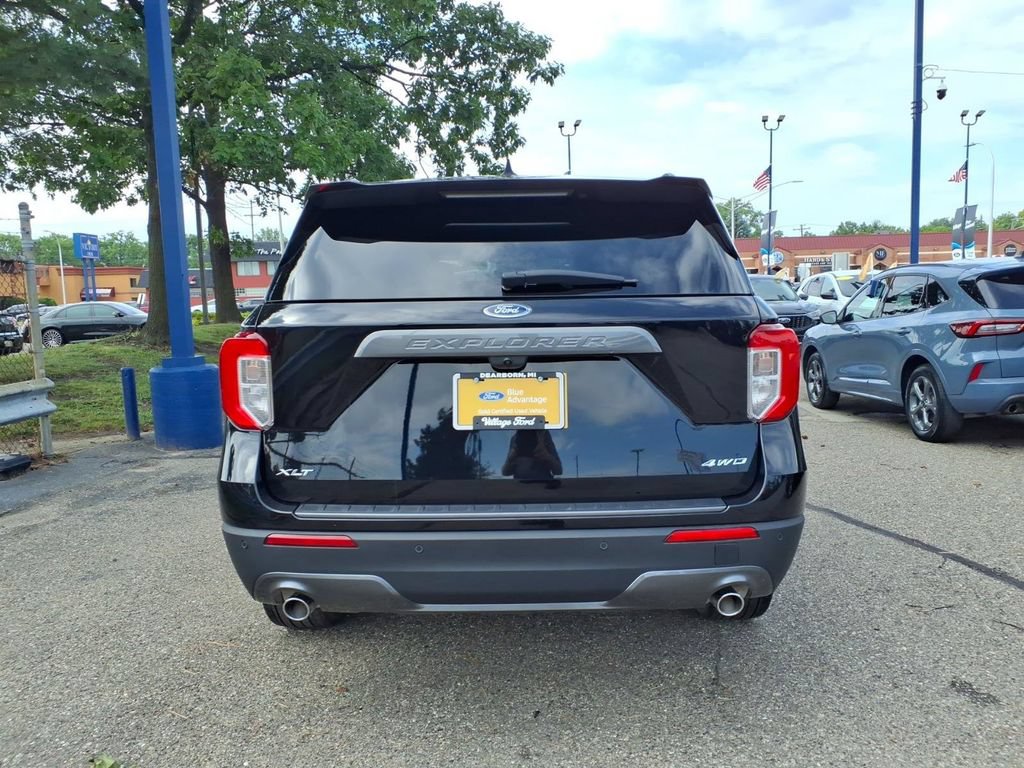 Certified 2024 Ford Explorer XLT w/ Equipment Group 202A AWD/4WD image 8