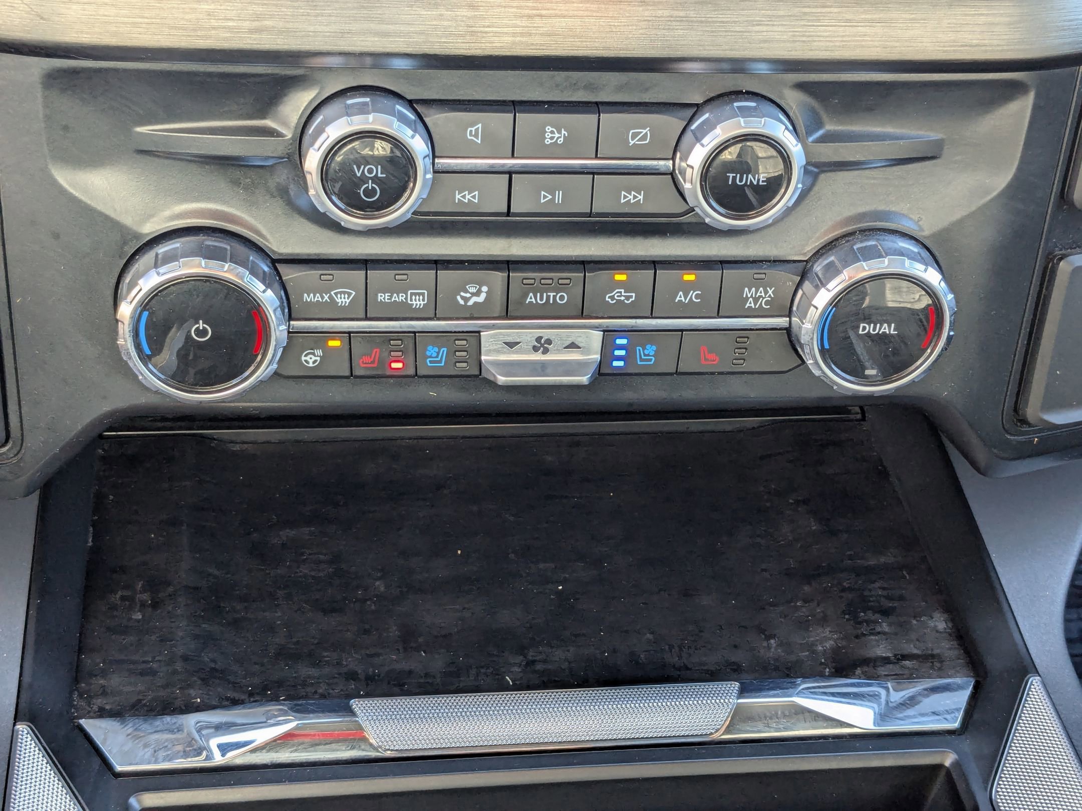 Certified 2024 Ford F350 Lariat w/ Lariat Ultimate Package AWD/4WD image 29