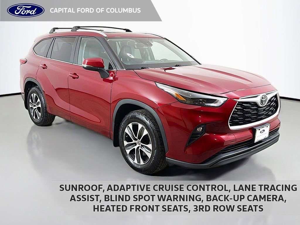 Used 2023 Toyota Highlander XLE AWD/4WD image 1