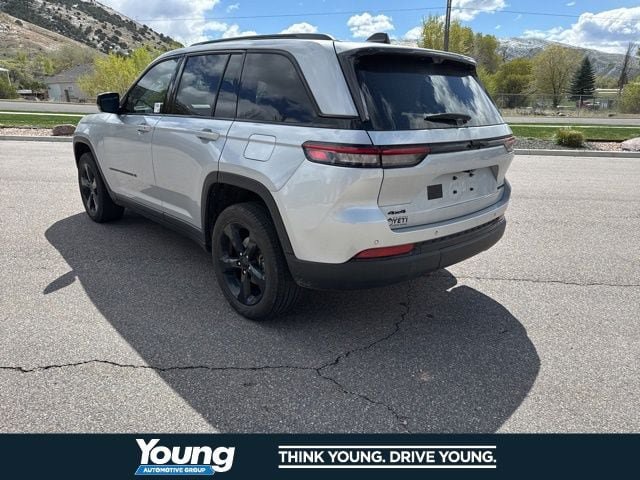 Used 2023 Jeep Grand Cherokee Limited w/ Luxury Tech Group II AWD/4WD image 5