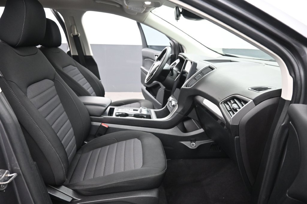 Certified 2024 Ford Edge SE w/ Black Appearance Package AWD/4WD image 4
