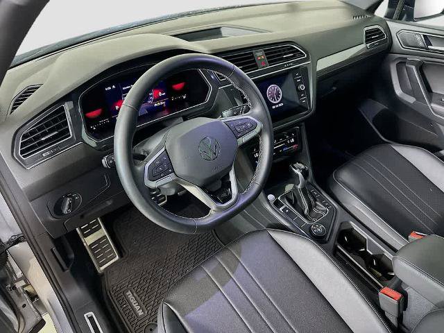 Used 2023 Volkswagen Tiguan SE R-Line AWD/4WD image 2