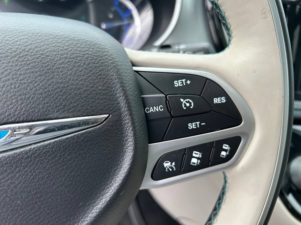 Used 2017 Chrysler Pacifica Platinum FWD image 23